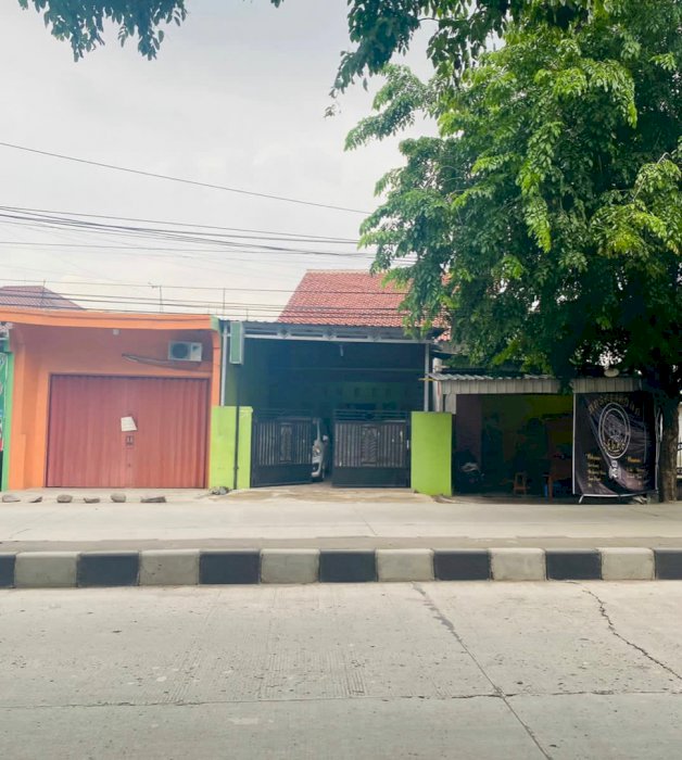 Di jual rumah + tanah jalan raya wolter monginsidi semarang