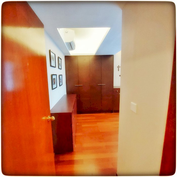 Taman Anggrek Condominium Dijual Unit Full Renov 2+1BR Best City View