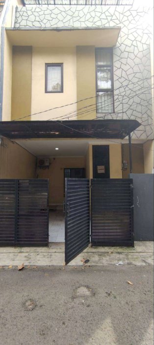 Dijual Cepat Rumah 3 lantai di Tanjung Duren
