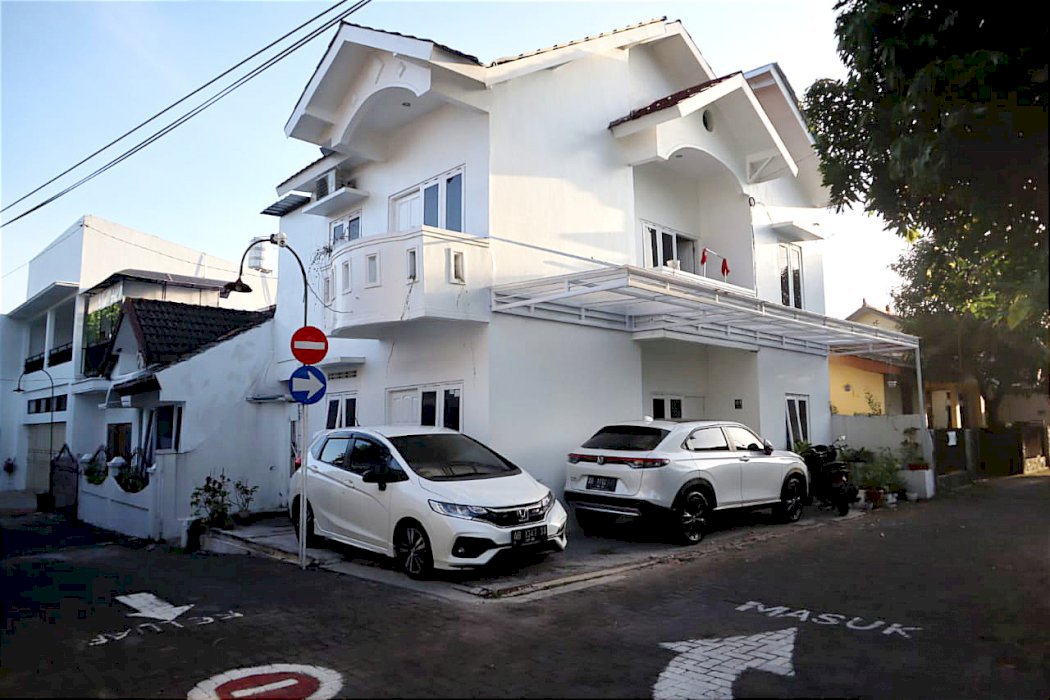 Rumah 2 Lt. Semi Furnish dlm Perum area Candi Gebang Sleman Yogyakarta
