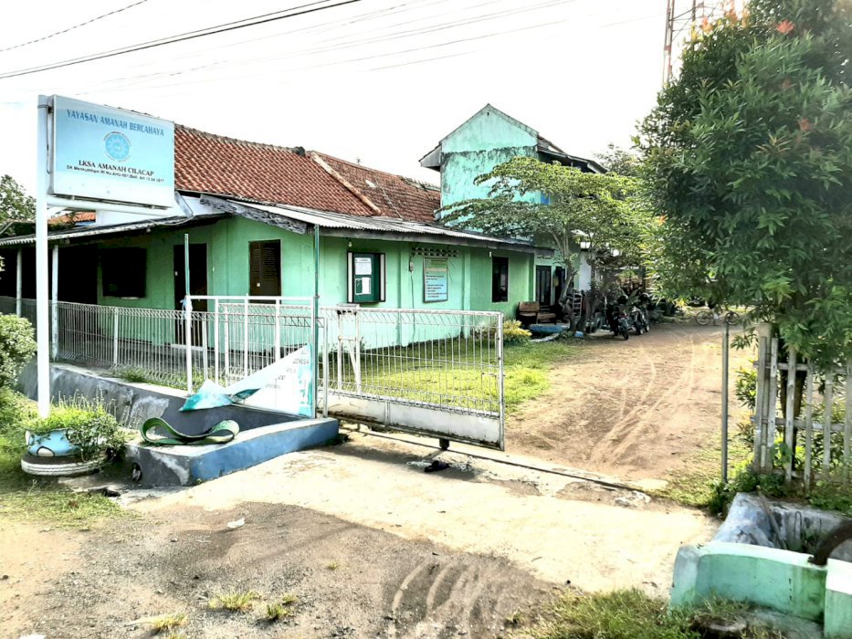 Rumah bangunan lama dalam kota