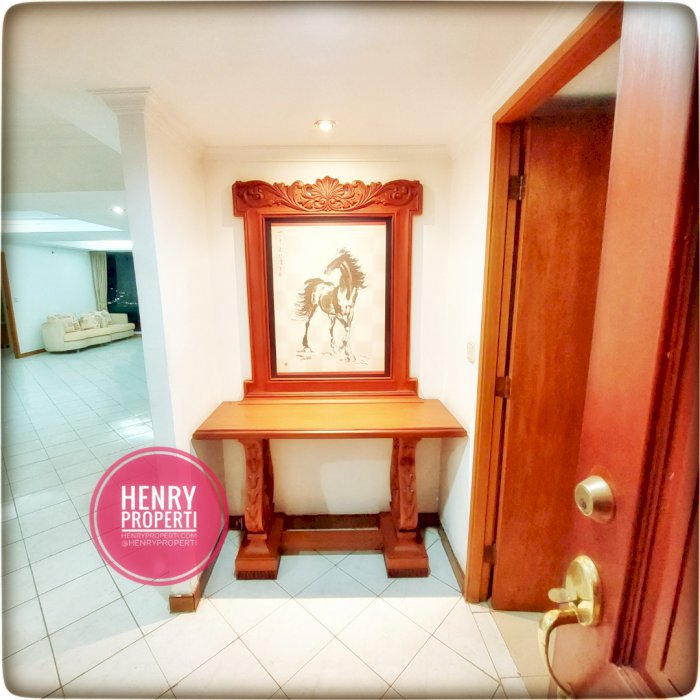 Taman Anggrek Condominium  Dijual Unit Combine 2+1BR  Semi Furnish