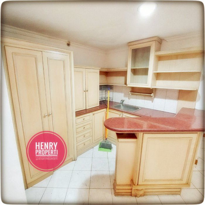 Taman Anggrek Condominium  Dijual Unit Combine 2+1BR  Semi Furnish