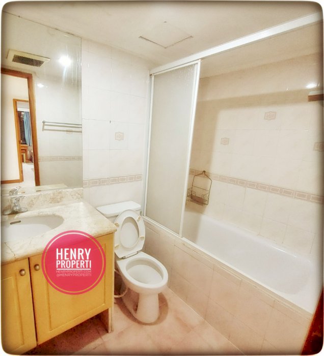 Taman Anggrek Condominium  Dijual Unit Combine 2+1BR  Semi Furnish
