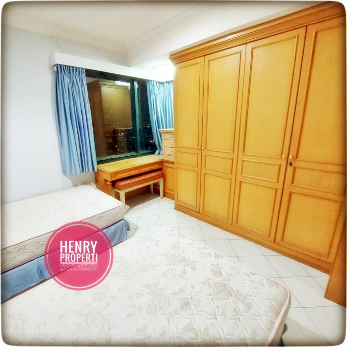 Taman Anggrek Condominium  Dijual Unit Combine 2+1BR  Semi Furnish