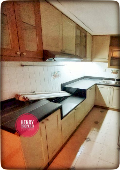 Taman Anggrek Condominium  Dijual Unit Combine 2+1BR  Semi Furnish