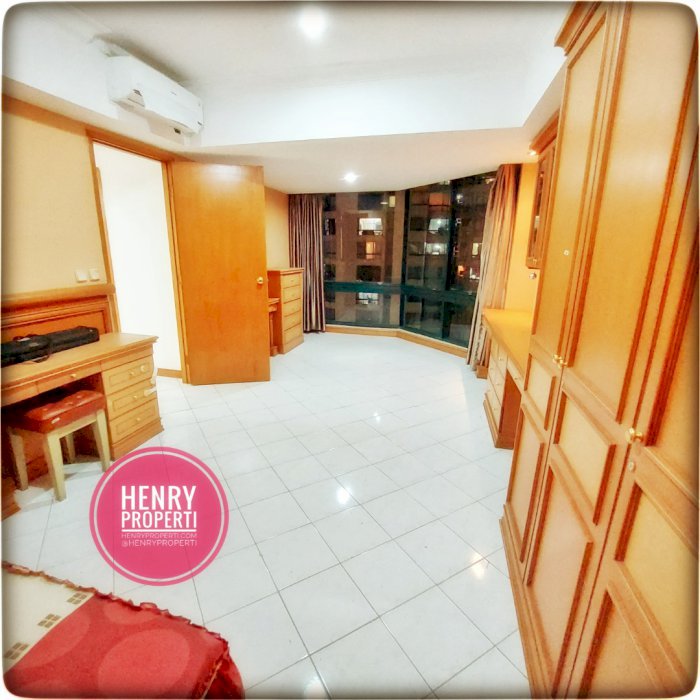 Taman Anggrek Condominium  Dijual Unit Combine 2+1BR  Semi Furnish