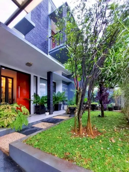 RUMAH BAGUS TROPICAL MINIMALIS SIAP HUNI DI JAGAKARSA JAKSEL