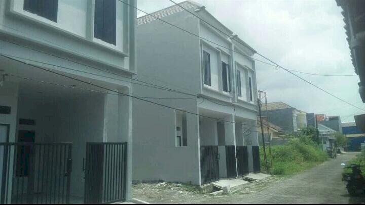 rumah baru 2 lantai dekat YKP, pandugo,rungkut wonorejo