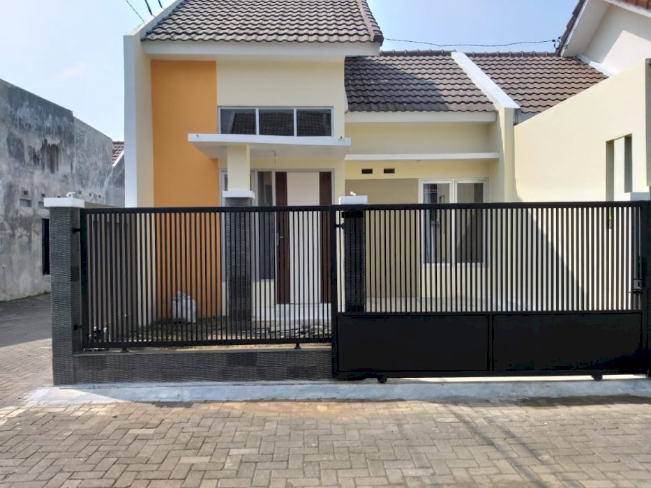 Rumah Baru Minimalis Hoek Dkt Bandara Abd Saleh Malang