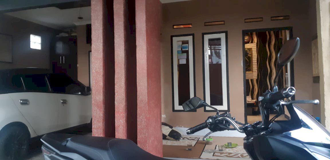 Rumah lantai 2 dijual murah , garasi bisa 2 mobil