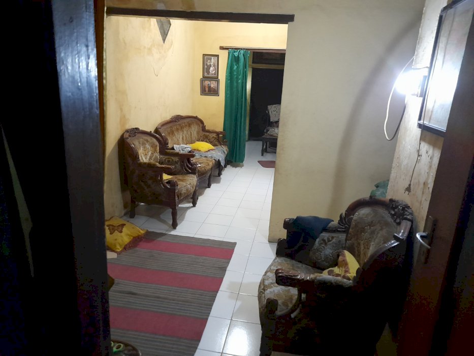 Dijual rumah (toko bangunan)