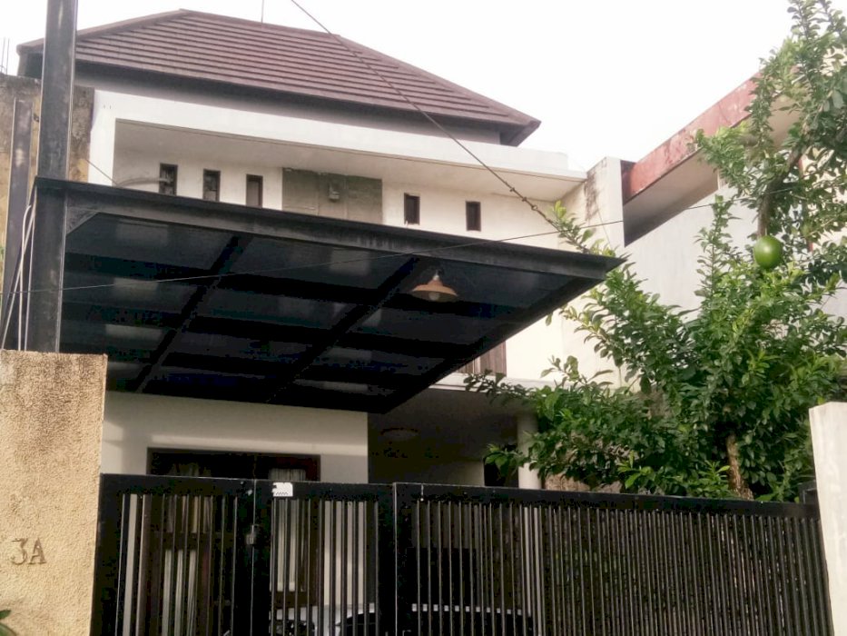 Rumah lantai 2 di kawasan jl Tukad Balian renon denpasar