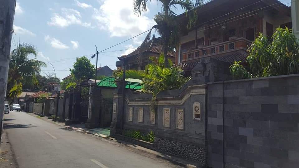 Rumah lantai 2 di kawasan jl gatot subroto tengah denpasar