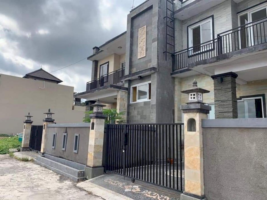 Rumah lantai 2 di area jl cekomaria denpasar utara