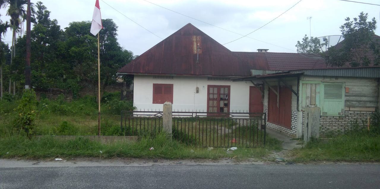 Jual Rumah cocok buka cafe ,rumah makam atau bangun perumahan