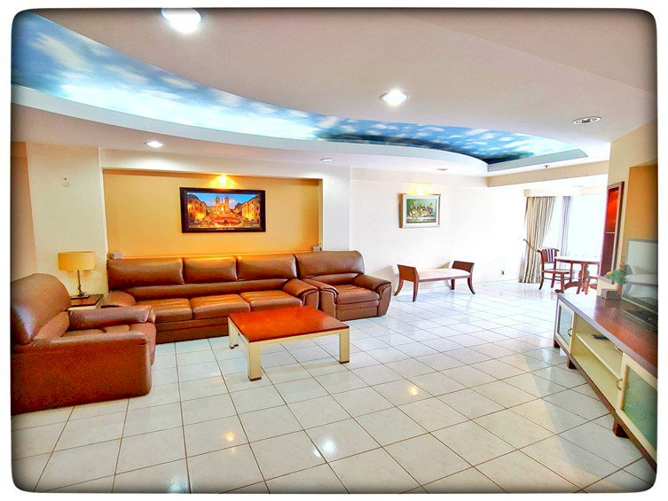 Taman Anggrek Condominium DIJUAL CEPAT HARGA TERMURAH 3+1BR Furnish