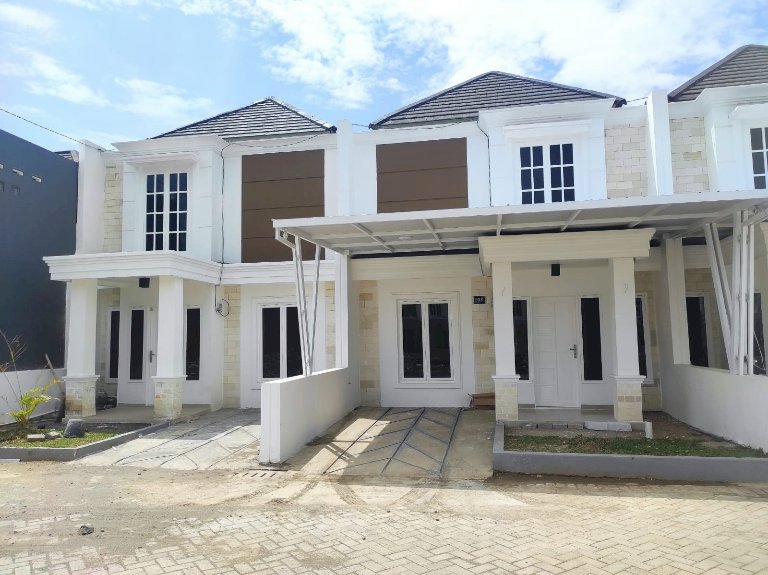 RUMAH STRATEGIS DI POROS JALAN PERINTIS KEMERDEKAAN