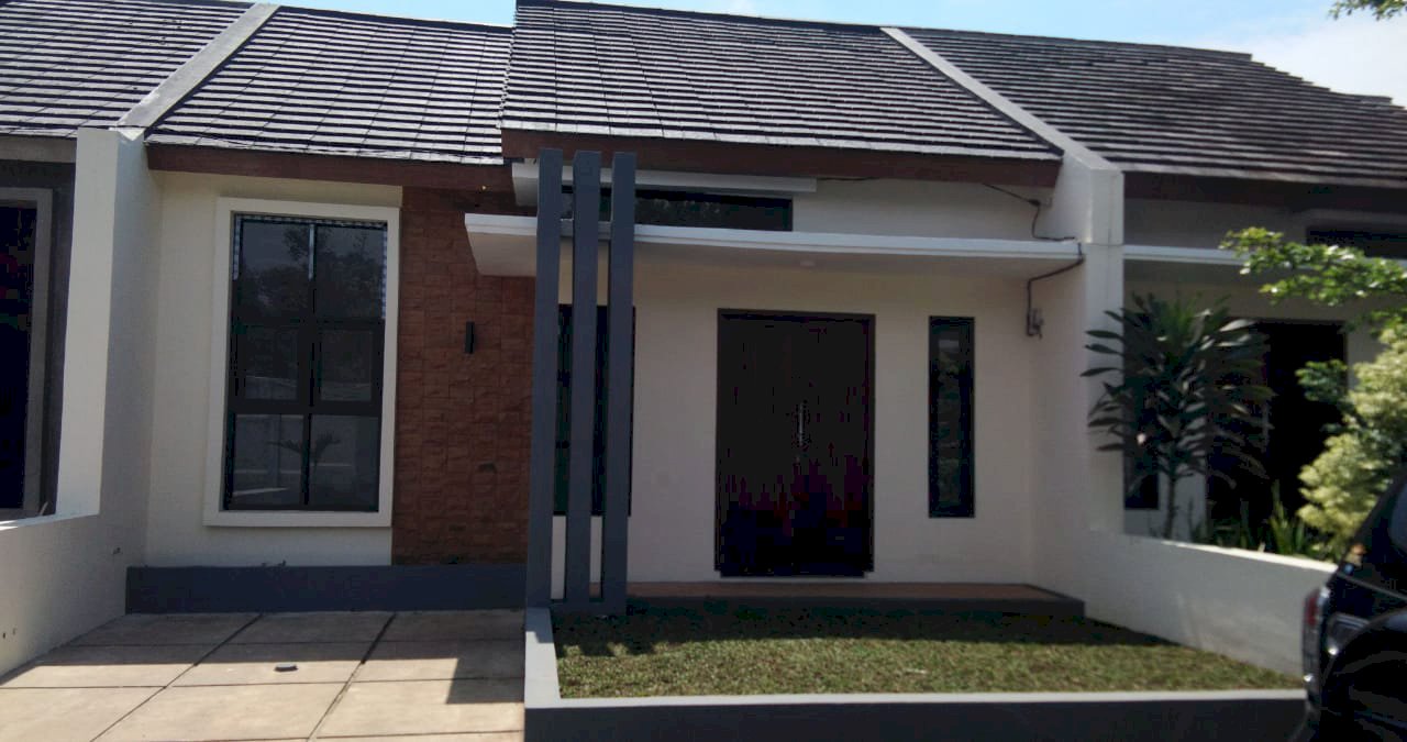 RUMAH MEWAH TEPI DANAU