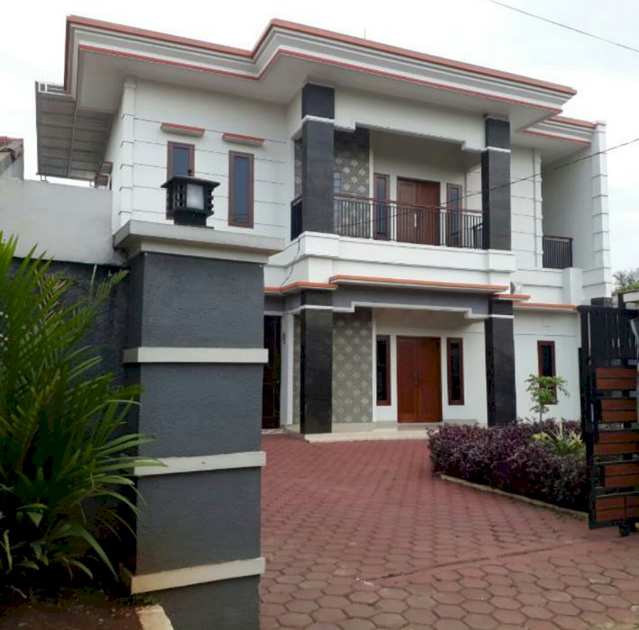 Rumah 2 Lantai Depan Jalan Raya