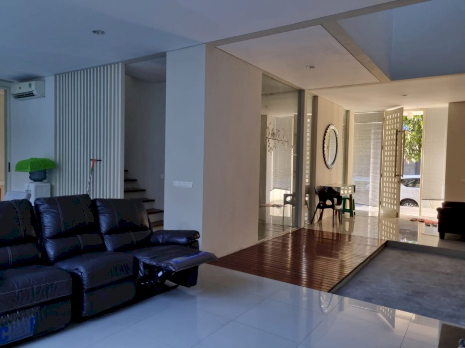 Rumah eastwood citraland minimalis