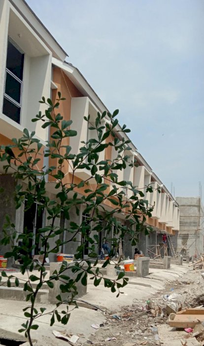 Rumah Dua Lantai di Belakang Harapan Indah Bekasi