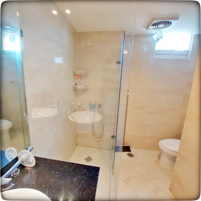 Dijual Cepat Unit Renov 3 dan 1BR Full Furnish City View