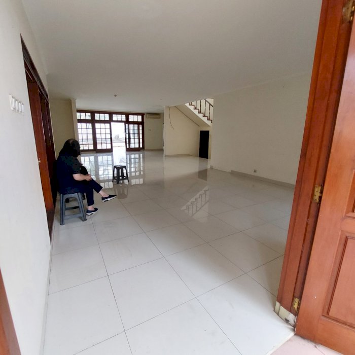 FOR RENT BIG HOUSE 2 STOREY AT TULUDONG BAWAR NEAR SCBD SUDIRMAN