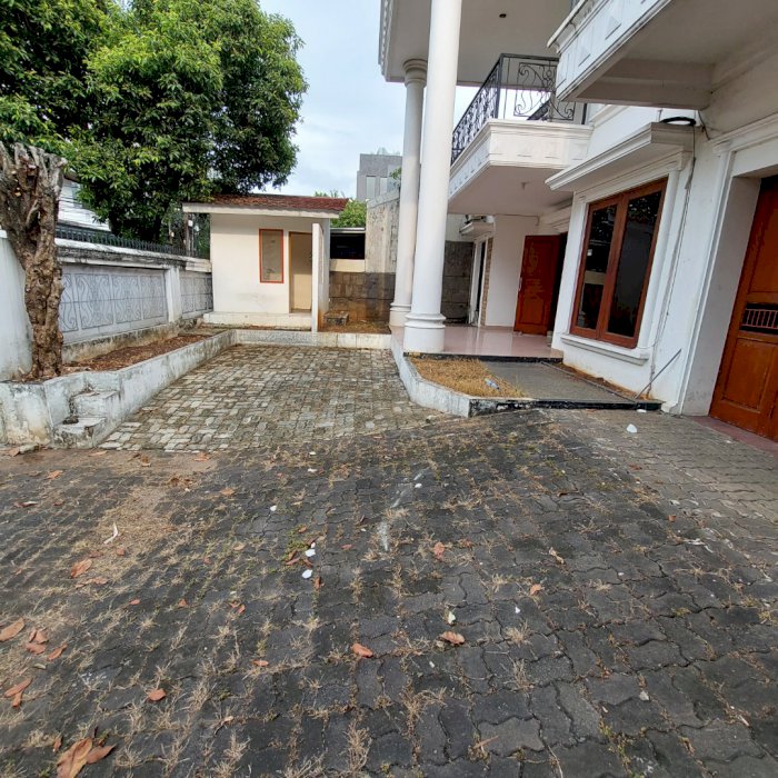 FOR RENT BIG HOUSE 2 STOREY AT TULUDONG BAWAR NEAR SCBD SUDIRMAN