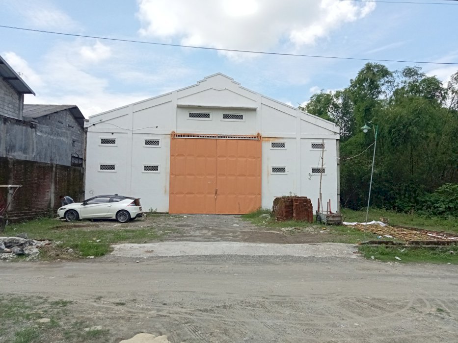 Di jual Tanah + gudang jalan raya Kabuh kabupaten jombang
