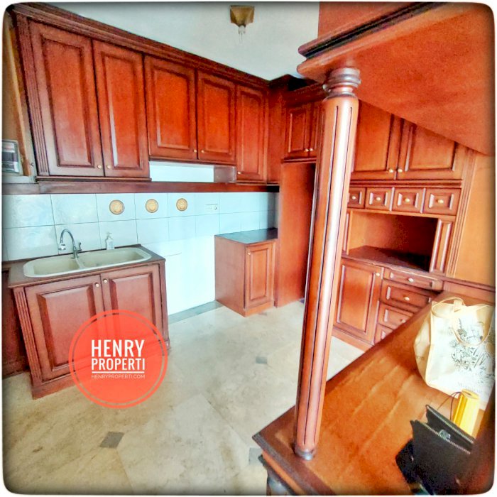Dijual Cepat Renov Unit 3+1BR View Taman Lantai Rendah di Taman Rasuna