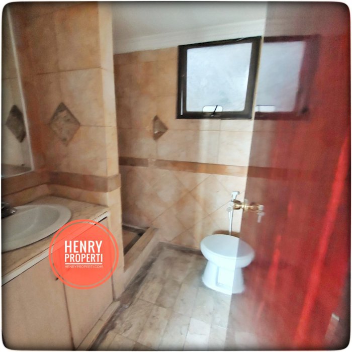 Dijual Cepat Renov Unit 3+1BR View Taman Lantai Rendah di Taman Rasuna
