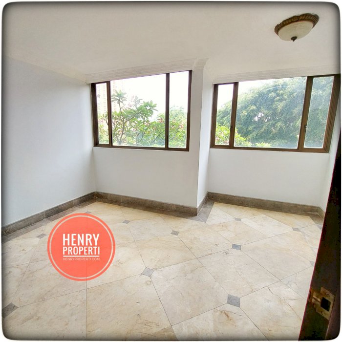 Dijual Cepat Renov Unit 3+1BR View Taman Lantai Rendah di Taman Rasuna