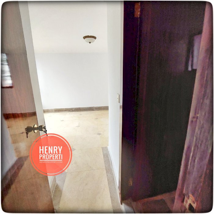 Dijual Cepat Renov Unit 3+1BR View Taman Lantai Rendah di Taman Rasuna