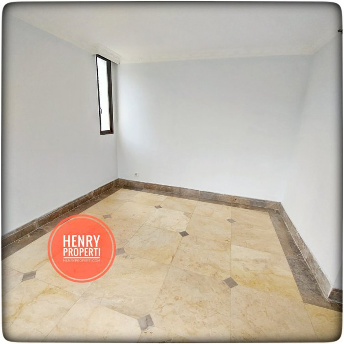Dijual Cepat Renov Unit 3+1BR View Taman Lantai Rendah di Taman Rasuna