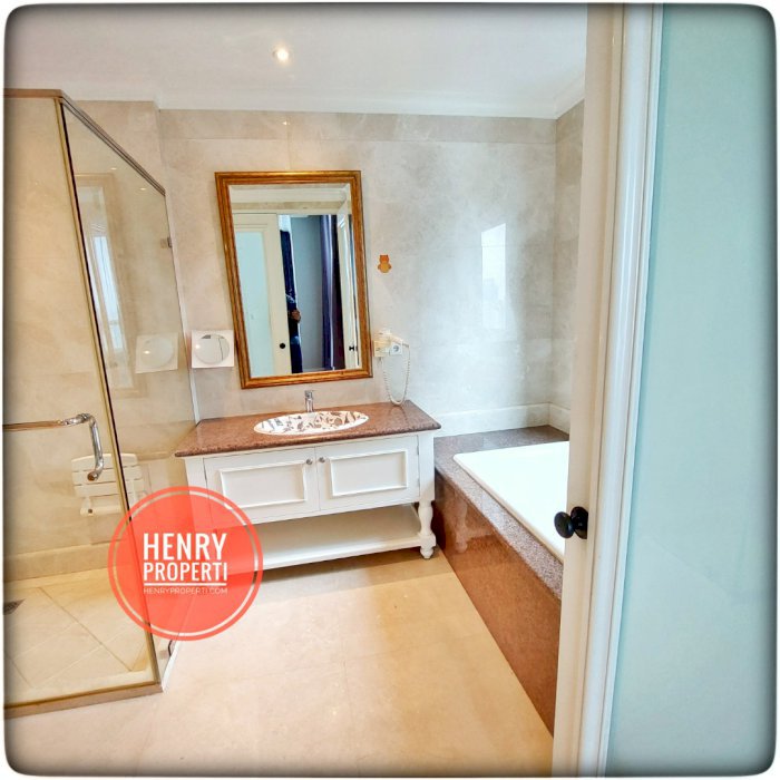 Dijual Unit 3+1BR Full Furnish City View di Apt. Residence 8 Lt Tinggi