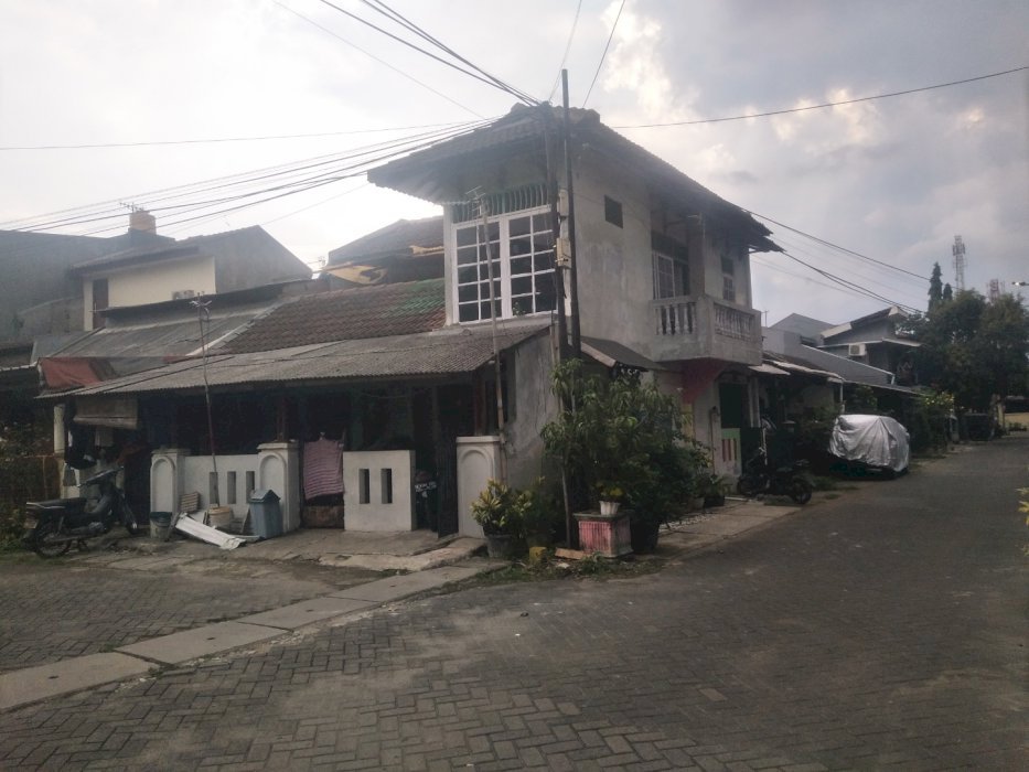 Dijual Rumah + 3 pintu Kontrakan
