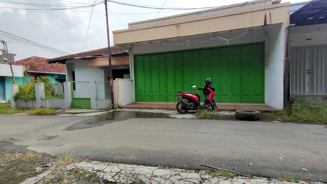 Jual rumah tanah lokasi strategis