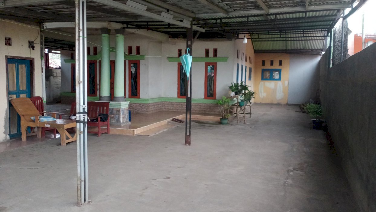 Jual rumah plus toko pinggir jalan desa