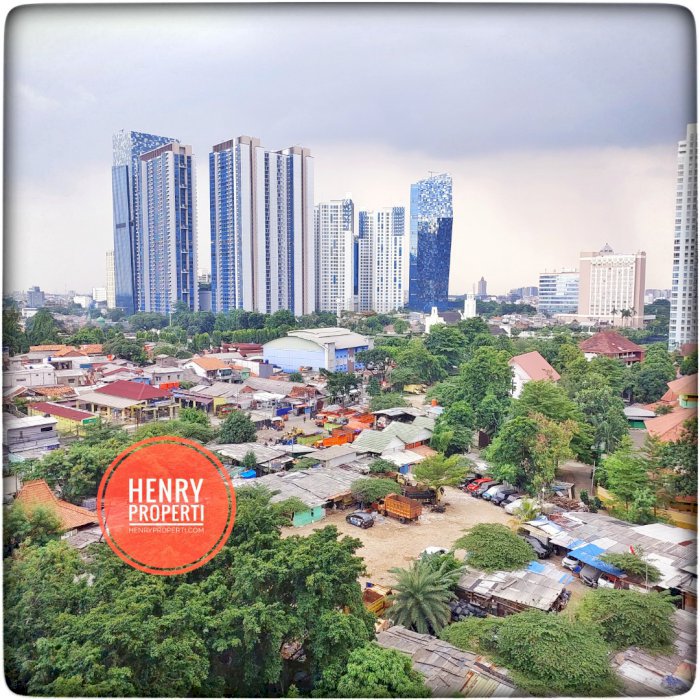 Dijual Unit Renov 3+1BR View City Furnish Lt Rendah di Taman Rasuna