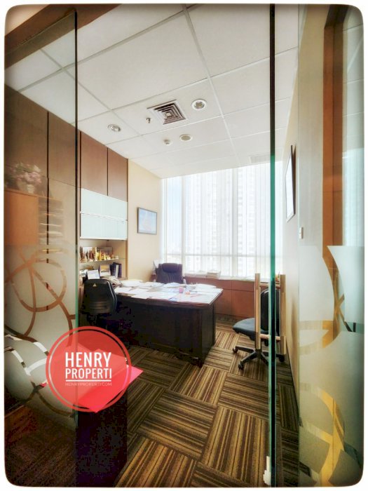Dijual Cepat Office APL Tower Lantai Rendah Semi Furnish
