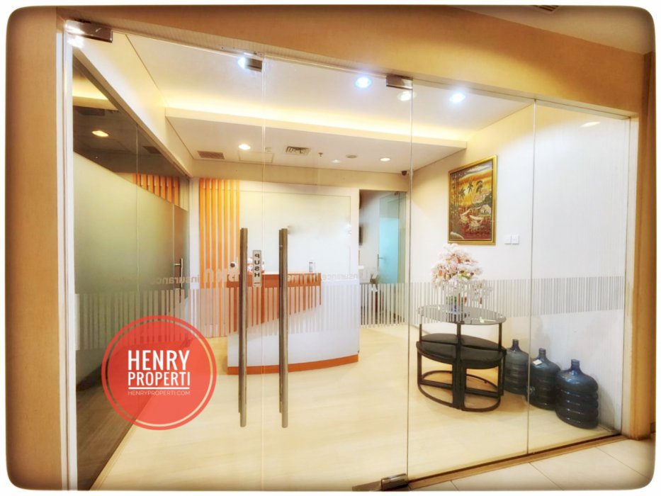 Dijual Cepat Office APL Tower Lantai Rendah Semi Furnish