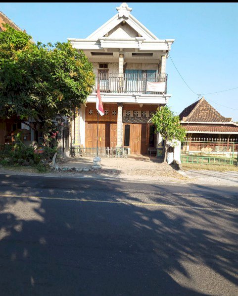 DiJual murah Rumah Lantai 2 Pinggir Jalan Raya