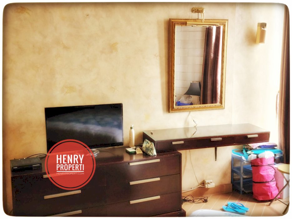 Dijual Unit Renov 2+1BR Furnish View City di Taman Rasuna
