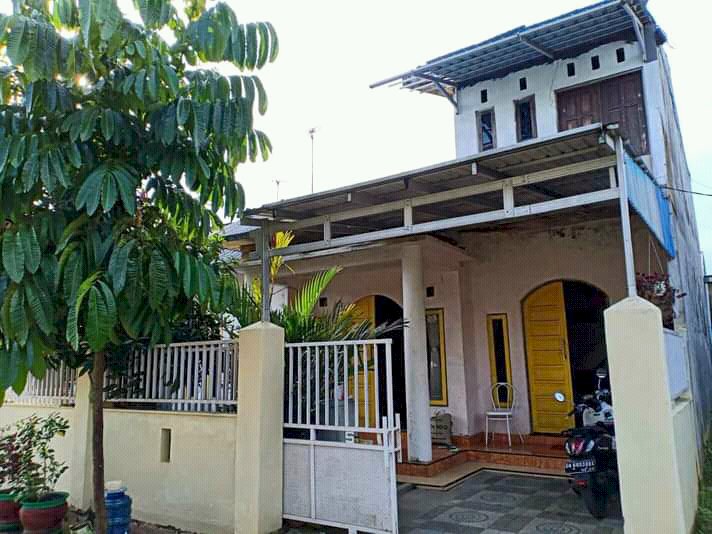 Dijual rumah dengan isinya