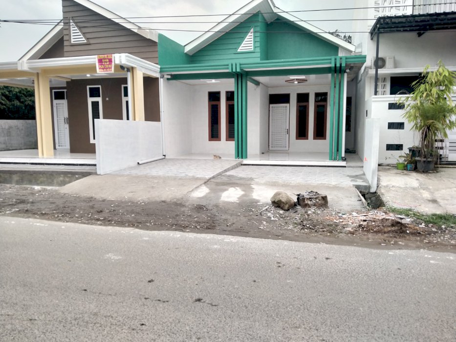 Rumah Pinggir jalan besar eka warni Medan Johor