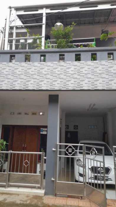 Jual rumah 2 lantai bangunan baru 1tahun