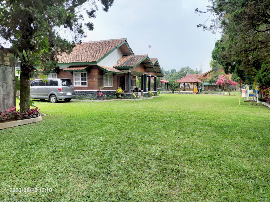 VILLA DIJUAL - di jalan utama menuju lokasi Wisata Situ Gunung Sukabum