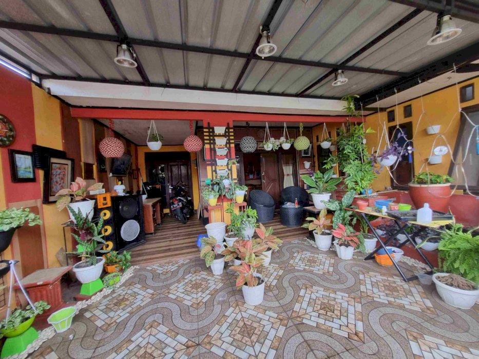 Rumah + kios strategis di cilendek timur