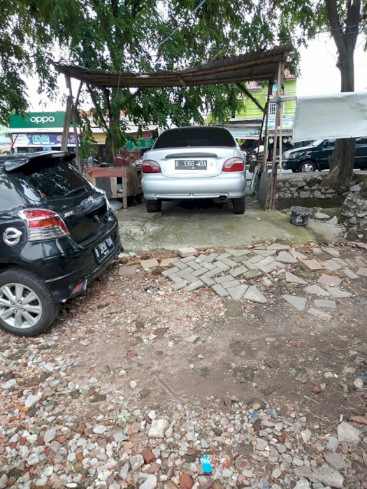 Luas 230 meter akses jalan mobil truk dan bus..dijalan utama